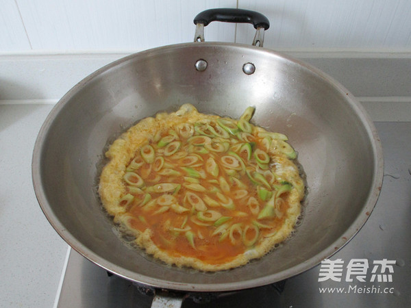 Fried Duck Eggs with Water Bamboo Shoots recipe