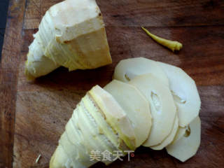 Fried Sausage with Fresh Bamboo Shoots recipe