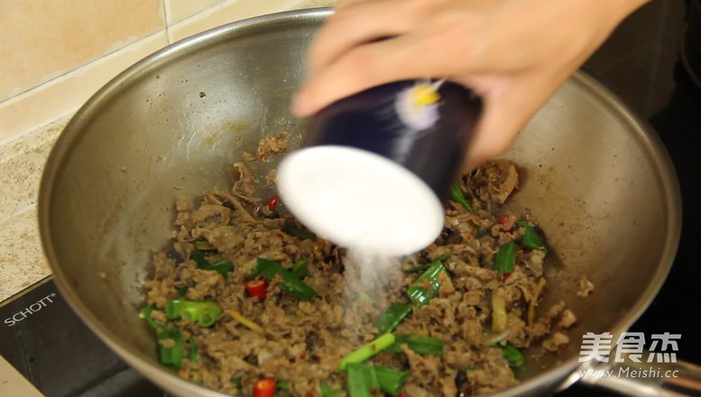Stir-fried Beef Rolls with Scallions recipe