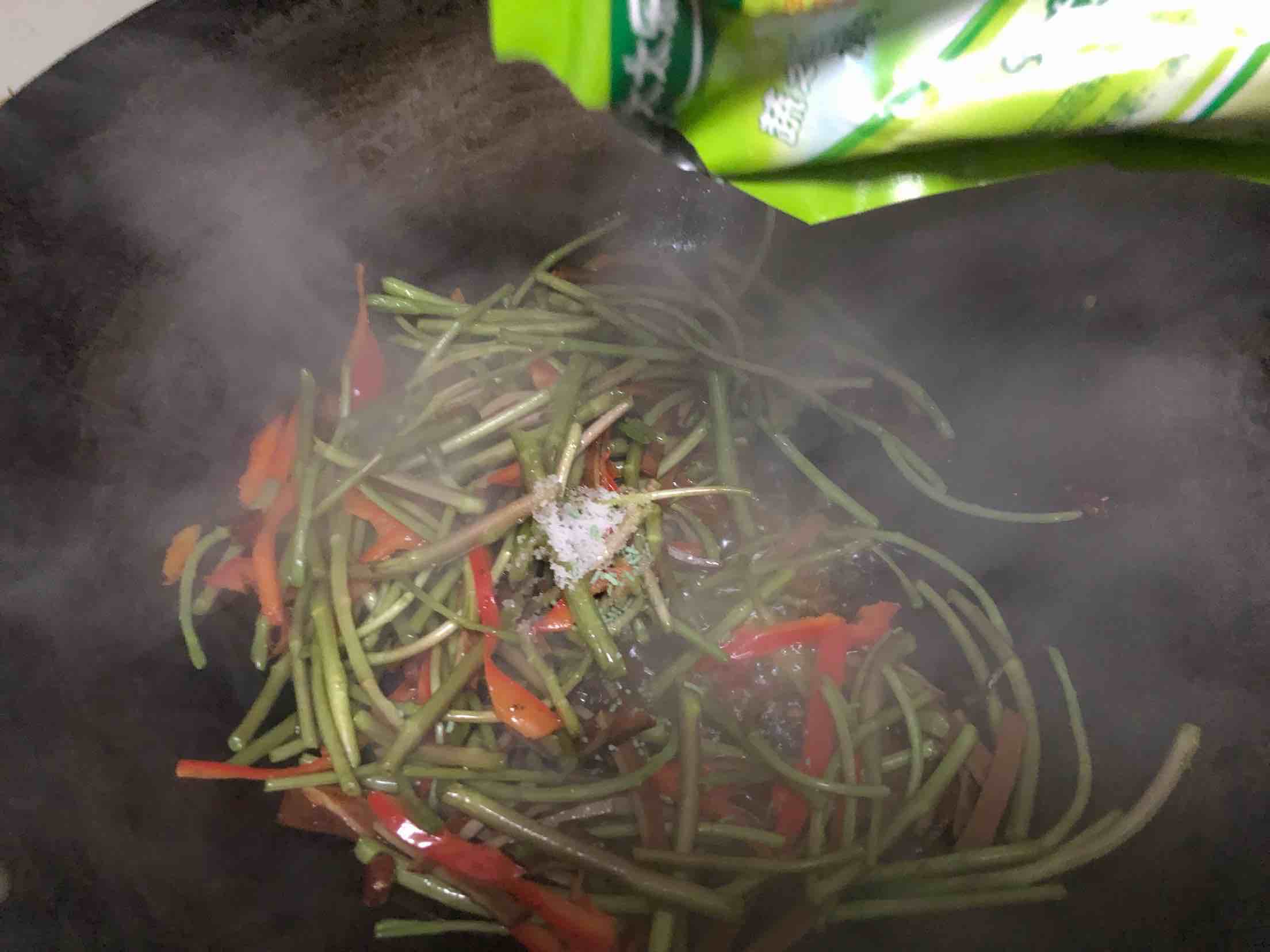 Stir-fried Wormwood with Fragrant Dry recipe