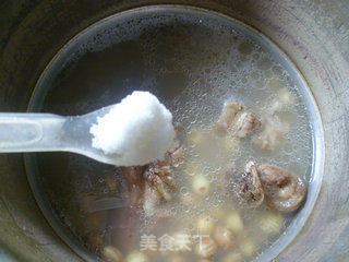 Peanuts, Lotus Seeds and Trotters Soup recipe