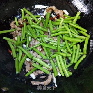 Stir-fried Shredded Pork with Water Spinach recipe