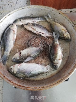 Crucian Carp and Mushroom Tofu Soup recipe