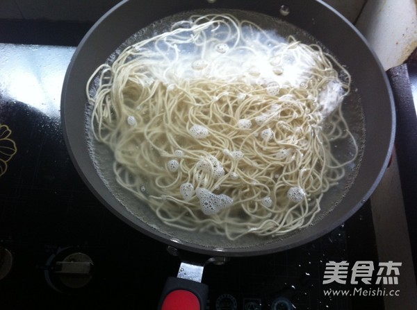 Hot Noodles with Sesame Paste recipe