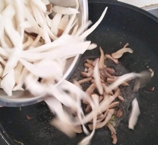 Fried Pork with Pleurotus Eryngii recipe