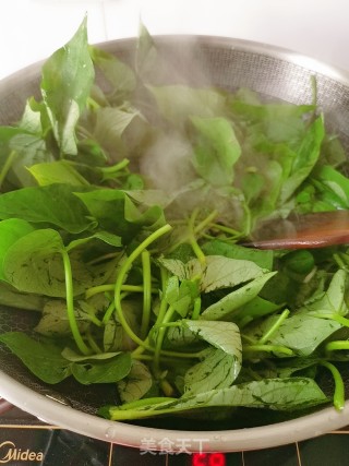 Green Stir-fried Sweet Potato Leaves recipe