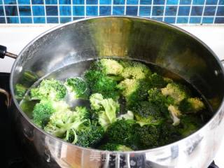 Broccoli in Oyster Sauce recipe