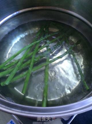 Vegetarian Rolled Asparagus recipe