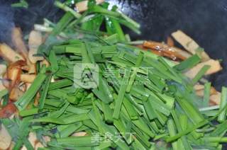 Stir-fried Bean Curd with Leek recipe