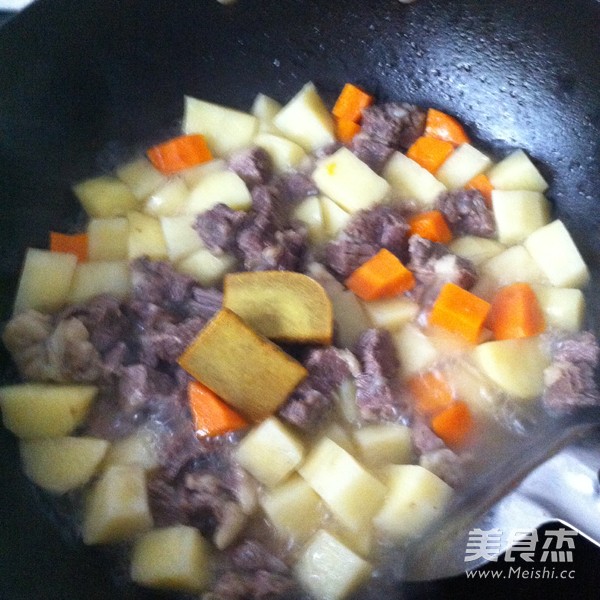 Curry Beef with Potatoes recipe