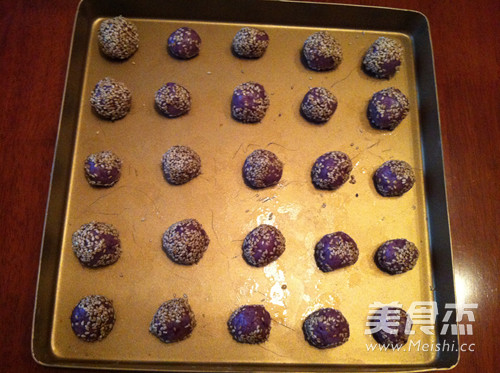 Purple Sweet Potato Sesame Crisp Balls recipe