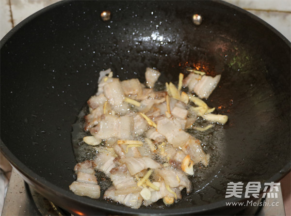 Stir-fried Twice-cooked Pork with Green Garlic Sprouts recipe