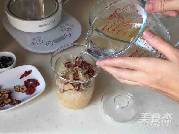 Two Pots of "snow Fungus Stewed Red Dates" ➕ "dish of Bean Curd Tea" recipe