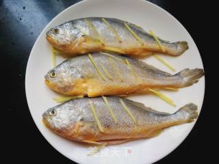 Pan Fried Small Yellow Croaker recipe