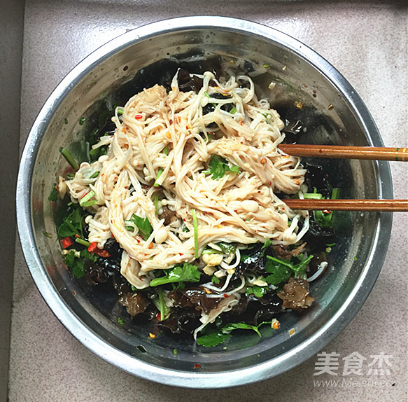 Enoki Mushroom Stir with Black Fungus recipe