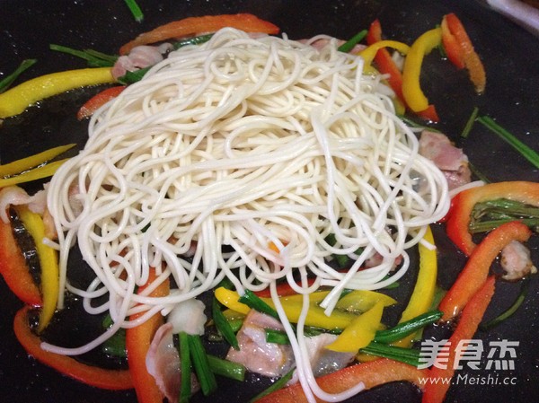 Chives Bacon Black Pepper Noodles recipe