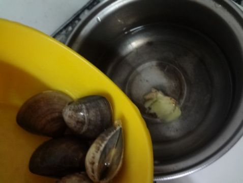 Stewed Tofu with Clams recipe