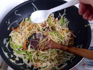 Stir-fried Shredded Pork with Hot Pepper and White Radish recipe