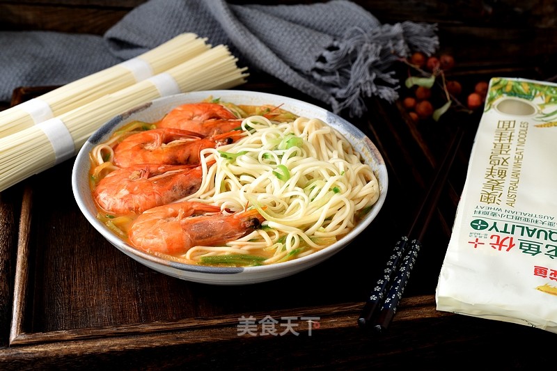 Hot Noodle Soup with Shredded Shrimp and Carrot recipe