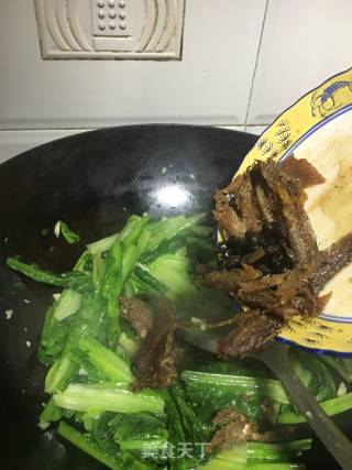 Lettuce with Tempeh and Dace in Oil recipe