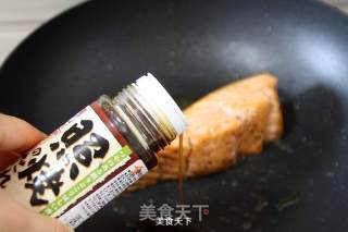 [fried Salmon with Sauce and Vegetables] recipe