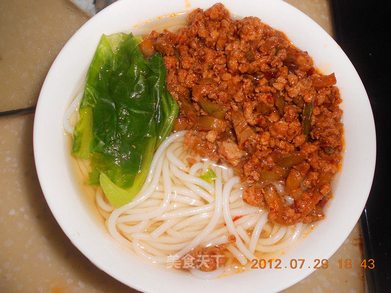 Rice Noodles with Meat Sauce, Super Simple and Delicious recipe