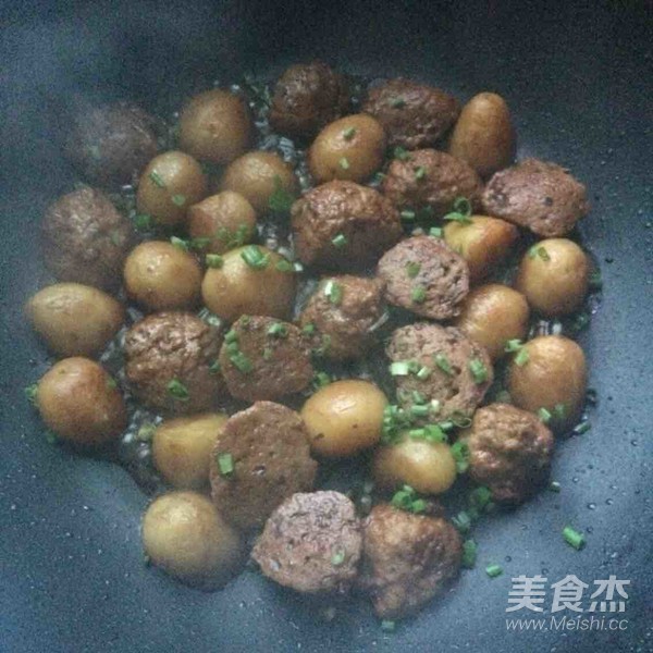 Meatballs with Roasted Small Potatoes recipe