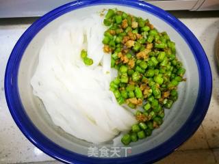 Carob Minced Pork Dried Noodles recipe