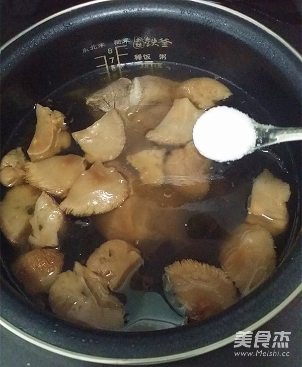 Hericium and Pork Bone Soup recipe