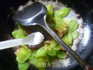 Sautéed Pork Slices with Lettuce recipe