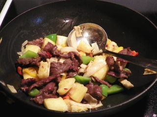Stir-fried Beef with Pineapple recipe