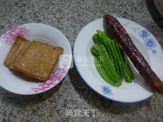 Stir-fried Spicy Sausage with Snow Beans recipe