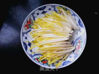 #团圆饭# Magnolia Vegetables with Garlic Spicy Sauce recipe