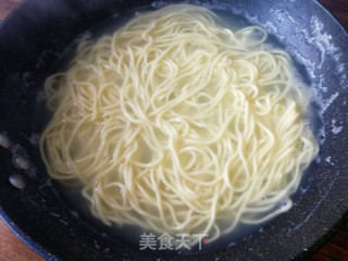 Fried Noodles with Hot Peppers recipe