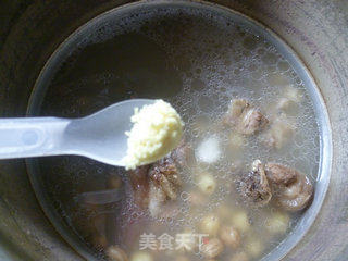 Peanuts, Lotus Seeds and Trotters Soup recipe