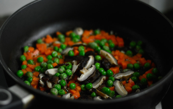 Stir-fried Peas with Mushrooms recipe