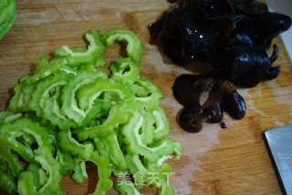 Bitter Melon Mixed with Fungus recipe