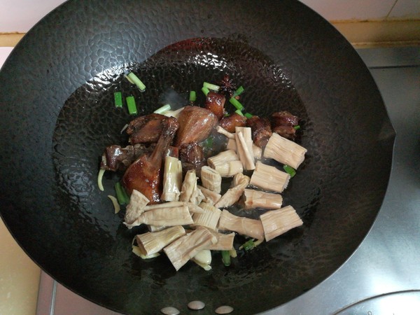 Stewed Duck with Sauce and Dried Bamboo Shoots recipe