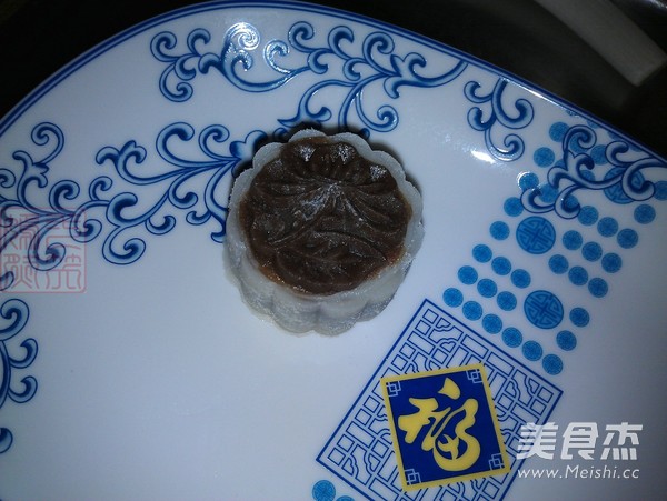 Color Matching Snowy Moon Cakes recipe