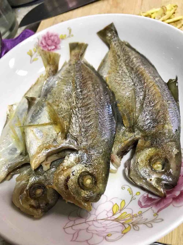 Pan-fried Sea Cucumber Seed Fish recipe