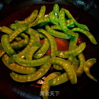 Fried Snow Peas with Squid (how to Soak Dried Squid) recipe