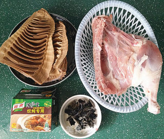 Wild Bamboo Shoots and Duck Legs in Clay Pot recipe