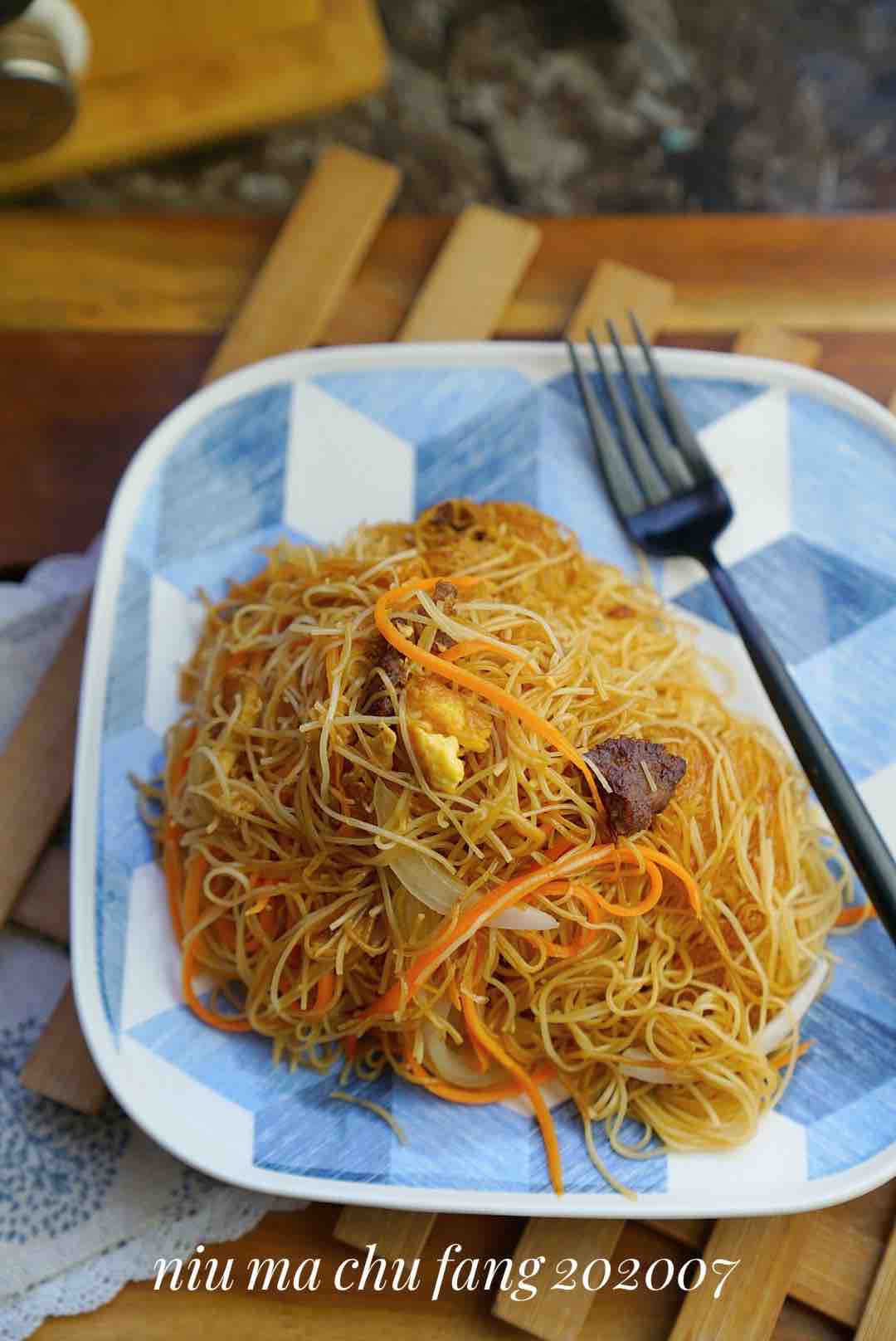 Beef and Onion Fried Noodles recipe