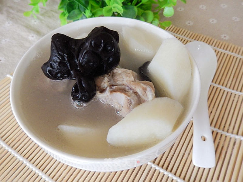 Yam and Fungus Bone Soup recipe