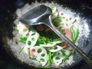 Stir-fried Lotus Root with Ham and Leek Flower recipe