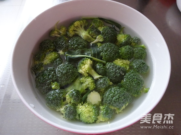 Broccoli and Egg Salad recipe