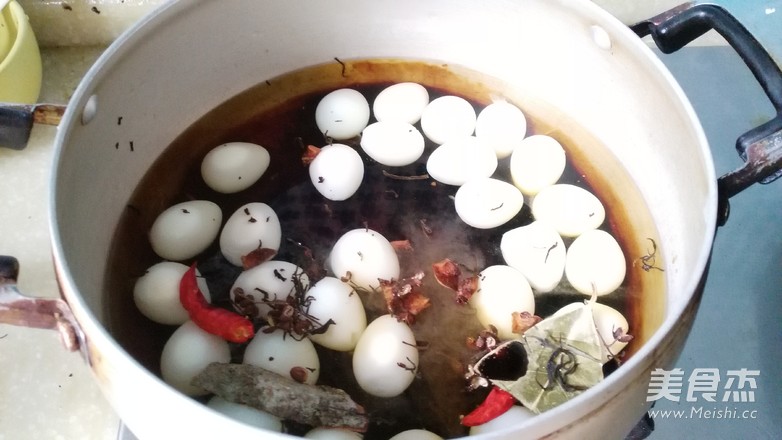 Marinated Quail Eggs recipe