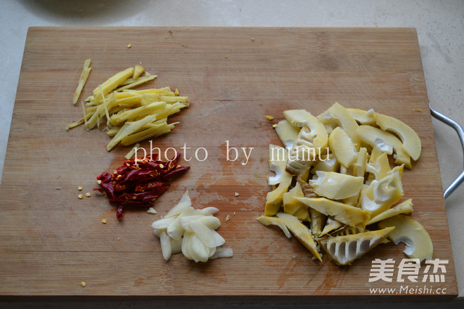 [authentic Hunan] Stir-fried Bacon with Spring Bamboo Shoots recipe