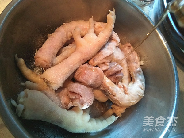 Sauce Chicken Feet and Chicken Neck recipe