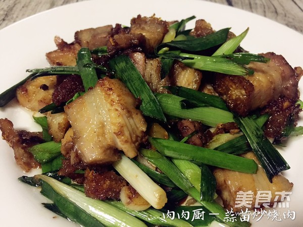 Stir-fried Pork with Garlic Sprouts recipe